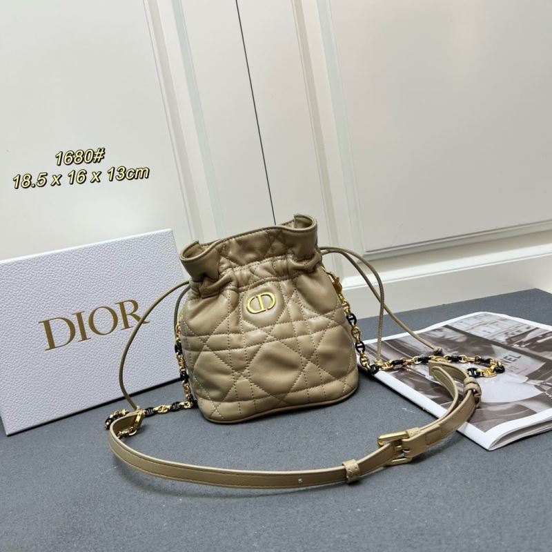 D*or bucket bags